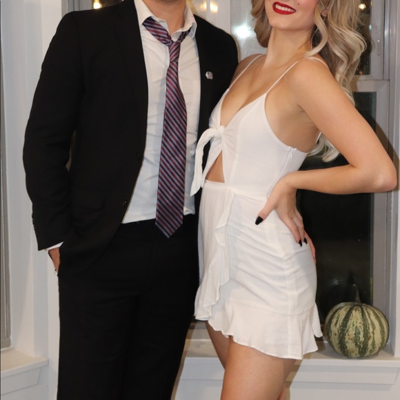 White flowy tie front dress. - Picture 2 of 2